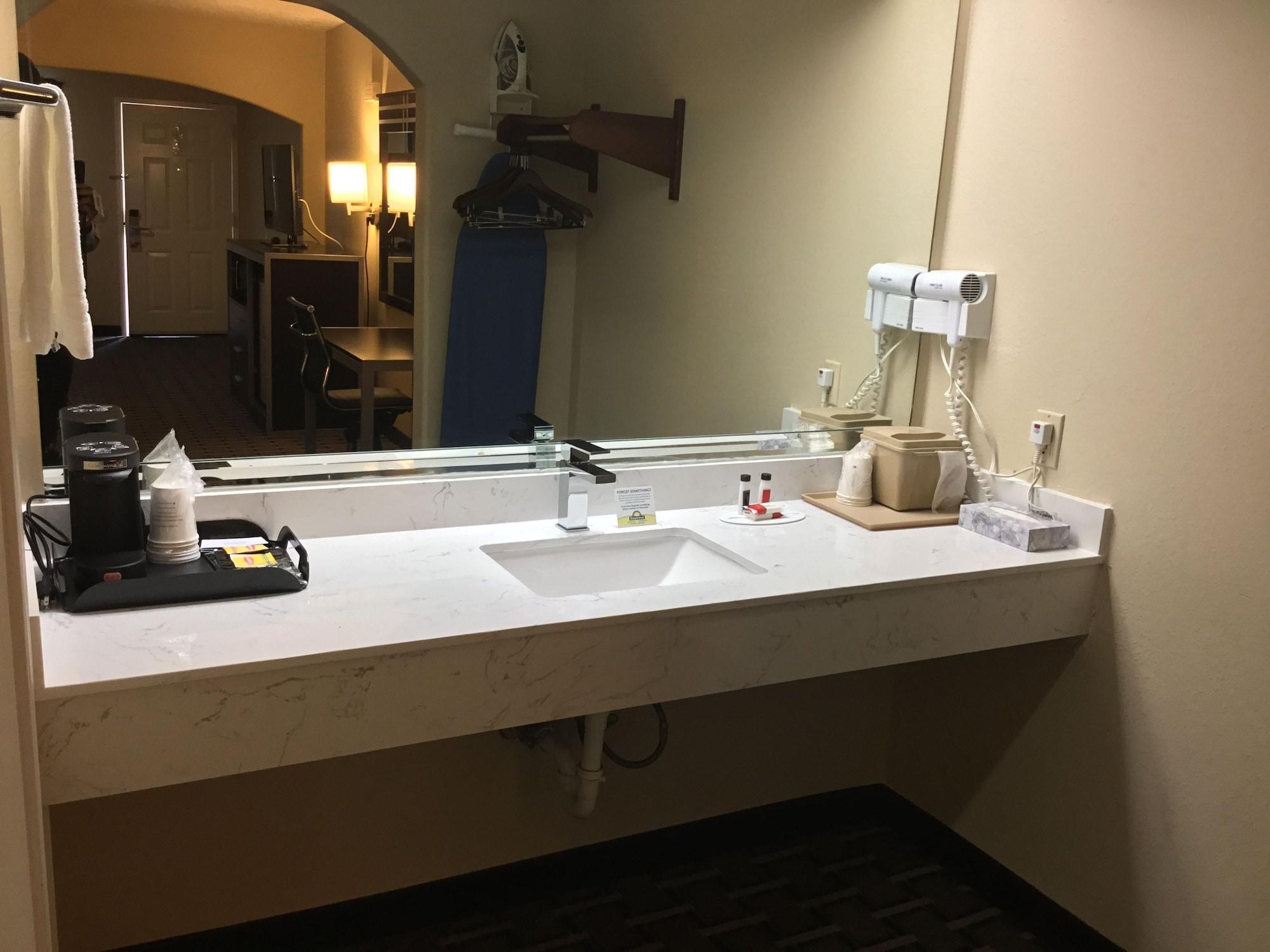 Days Inn & Suites By Wyndham Houston North - ספרינג מראה חיצוני תמונה