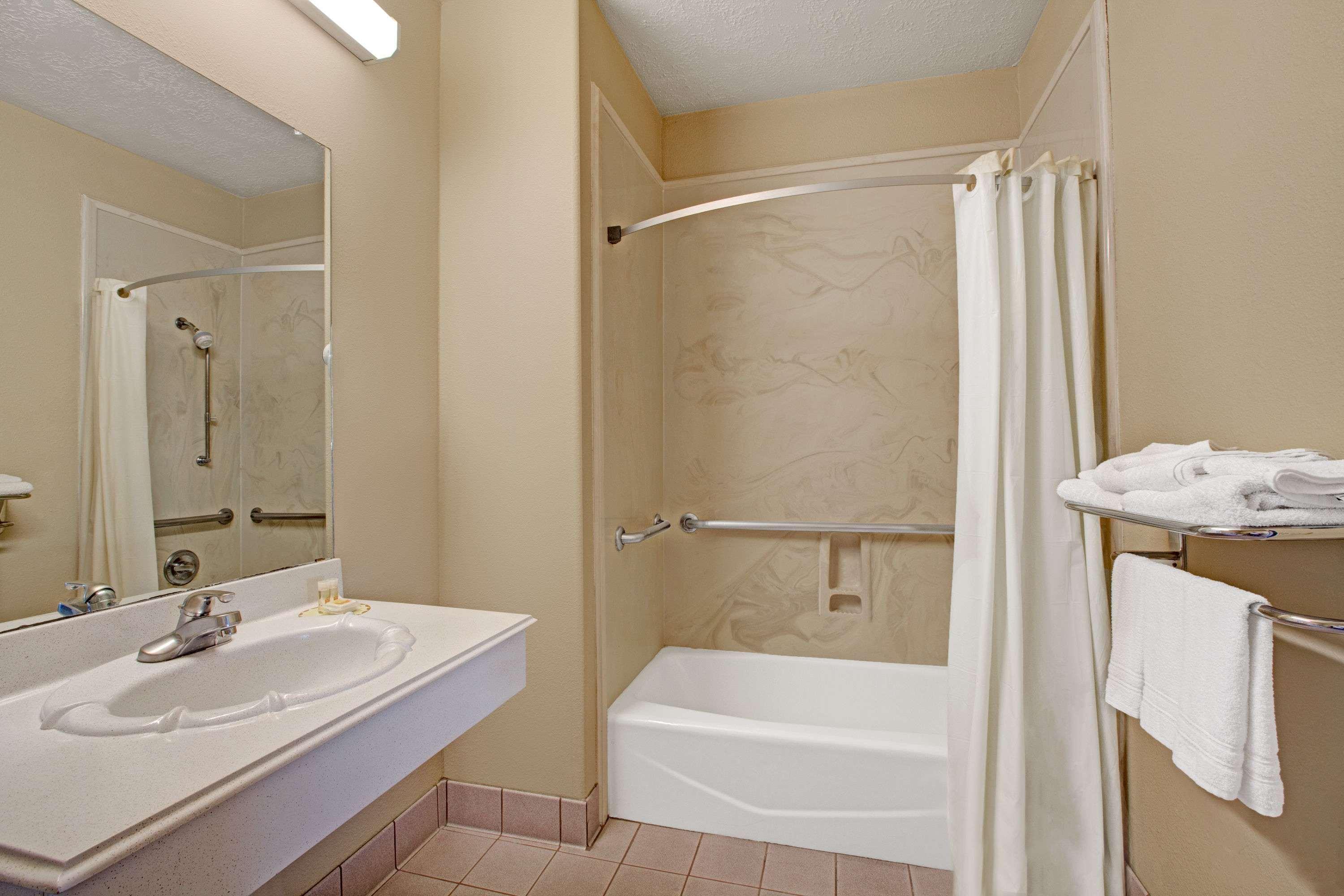 Days Inn & Suites By Wyndham Houston North - ספרינג מראה חיצוני תמונה