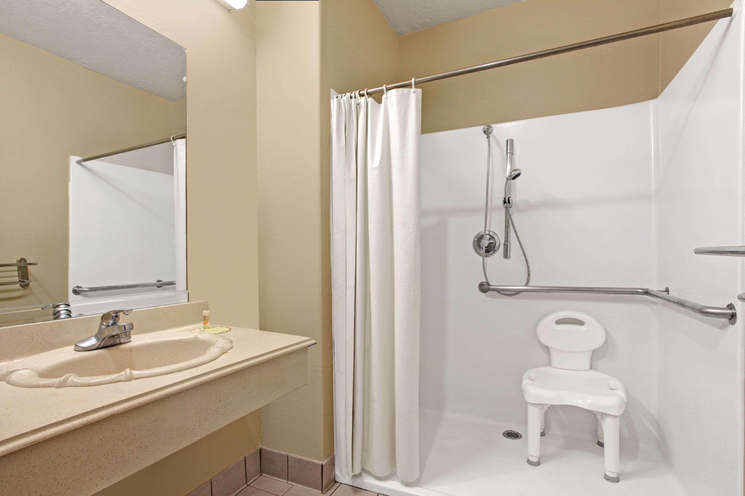 Days Inn & Suites By Wyndham Houston North - ספרינג מראה חיצוני תמונה