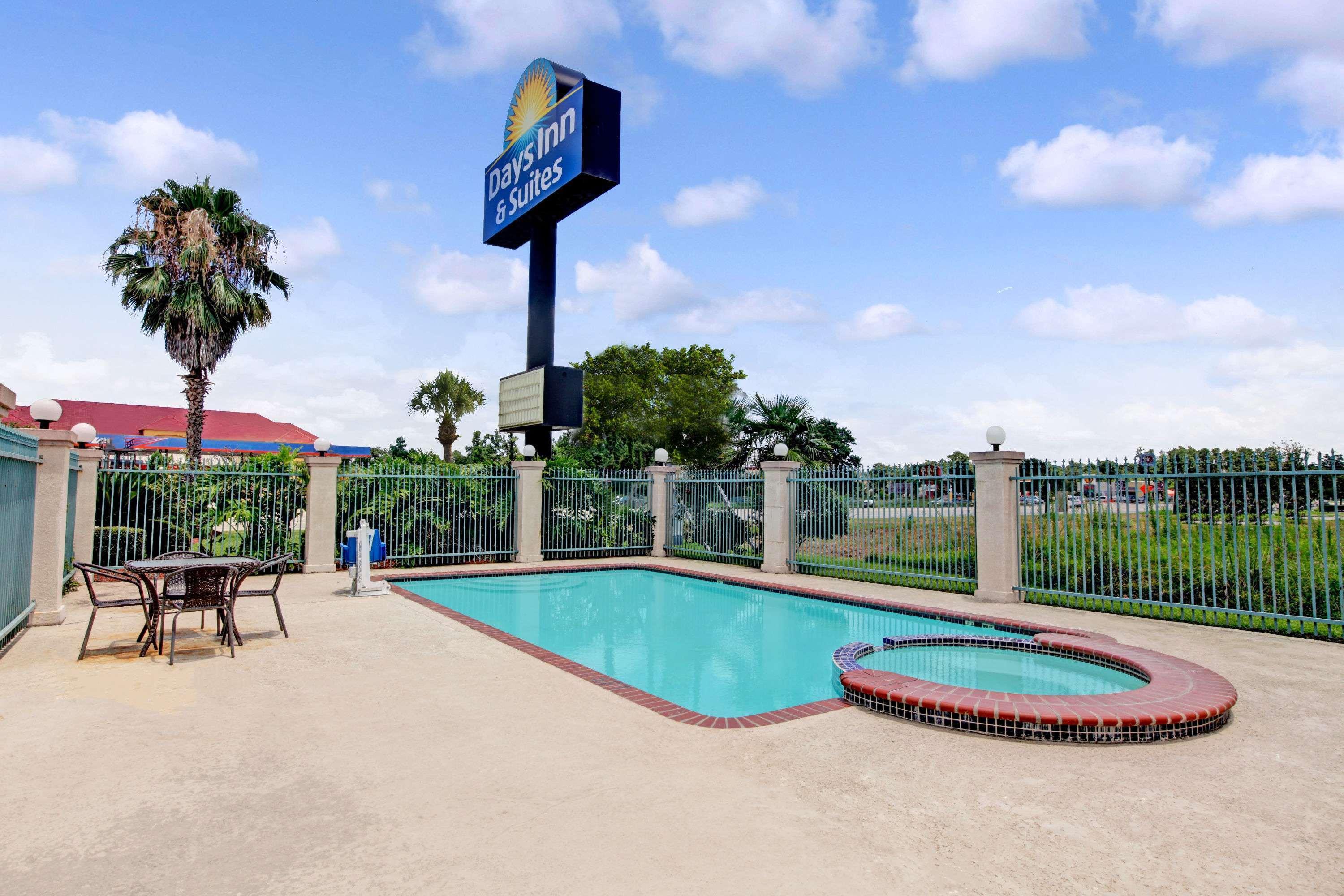 Days Inn & Suites By Wyndham Houston North - ספרינג מראה חיצוני תמונה