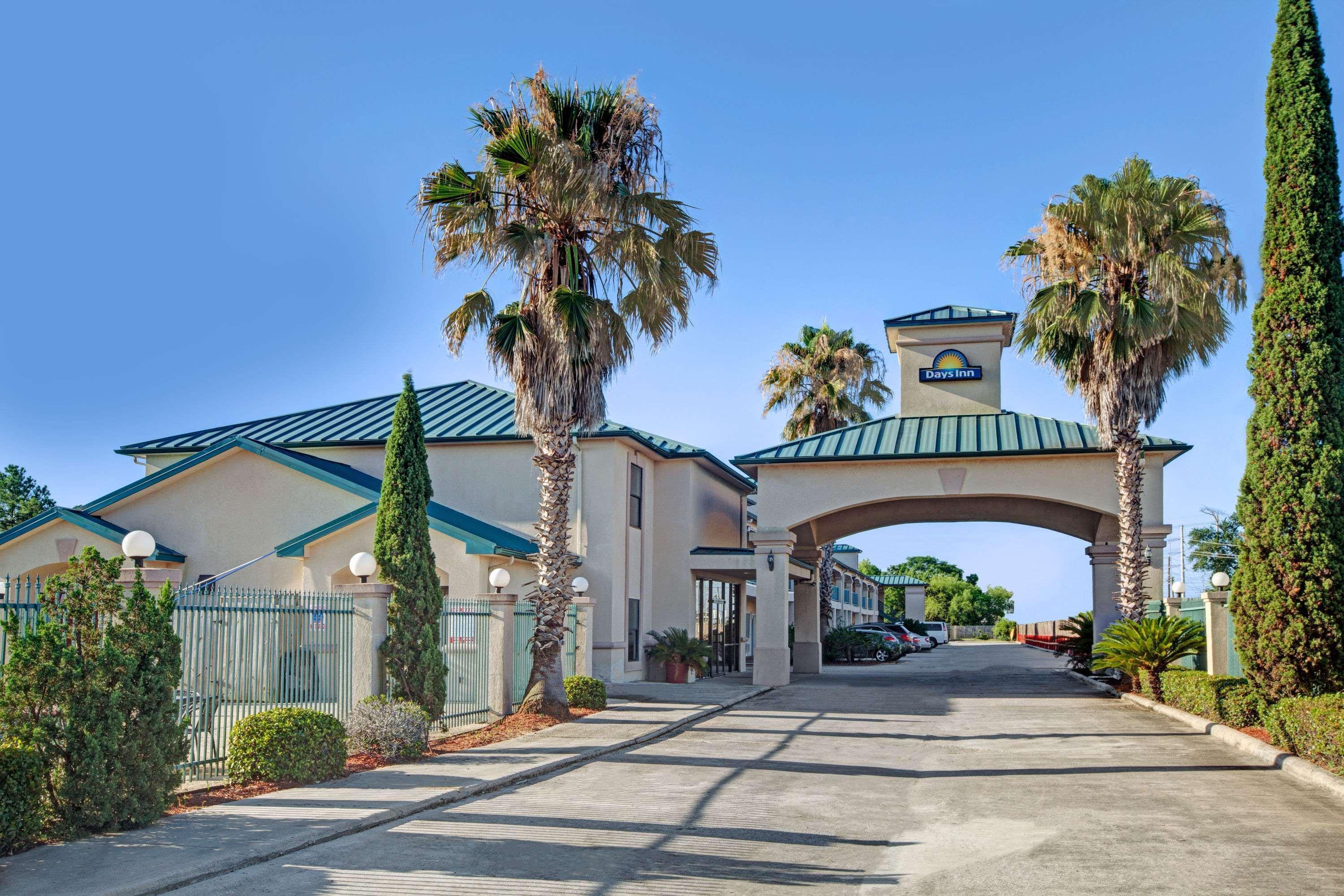Days Inn & Suites By Wyndham Houston North - ספרינג מראה חיצוני תמונה